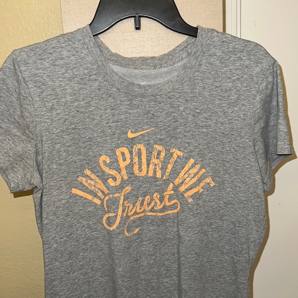 Nike T-shirt